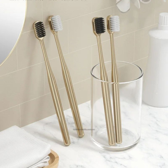Brush Better Зубна щітка м'яка, Золота, з чорною щетиною
